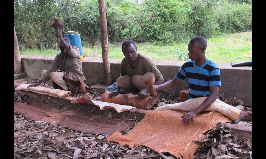 The ancient craft of barkcloth across the world | National Museums Scotland
